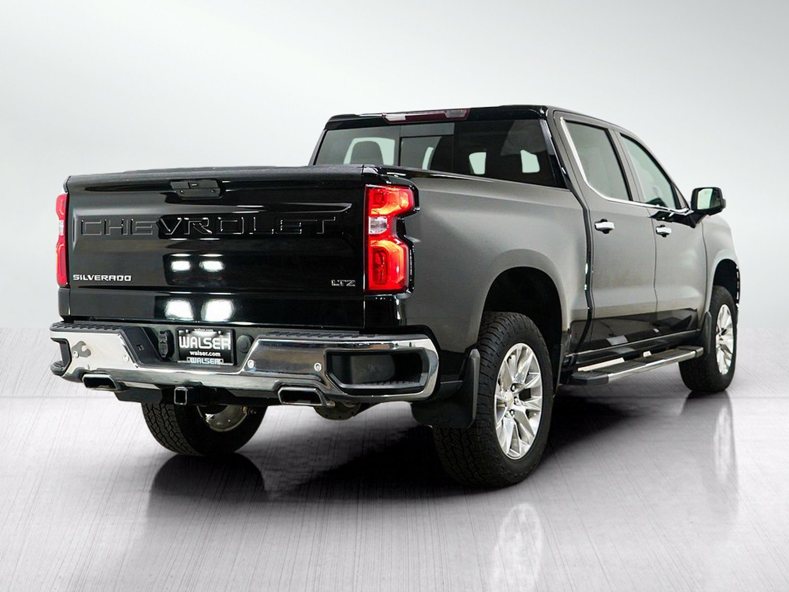 Used 2022 Gray Chevrolet 4WD Crew Cab 147 LTZ image 5