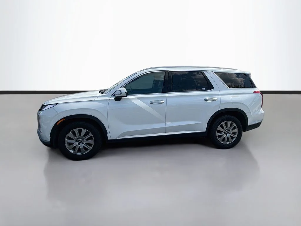 Used 2025 White Hyundai SEL image 8