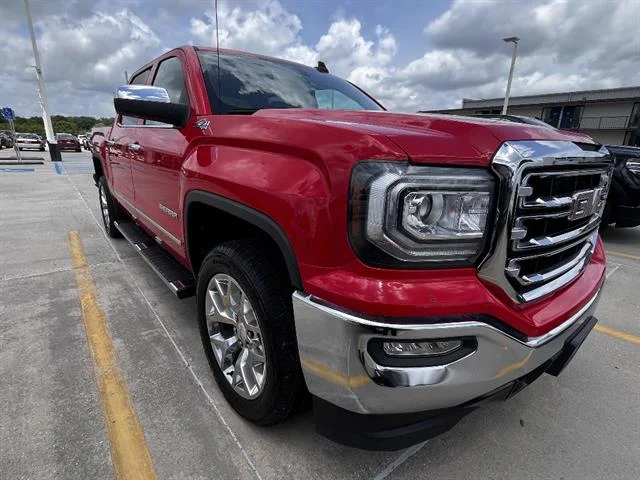 2018 GMC Sierra 4WD Crew Cab Short Box SLT's photo