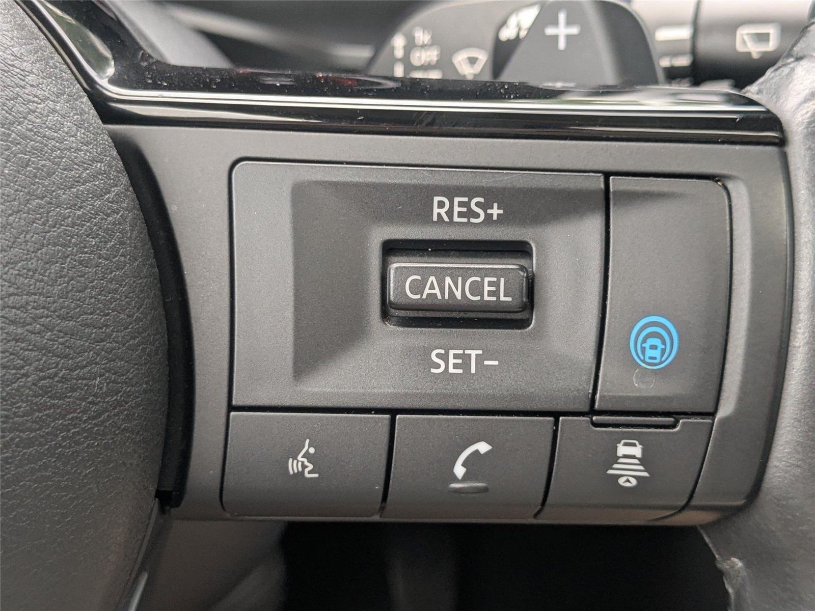Used 2022 Brilliant Silver Metallic Nissan Platinum image 25