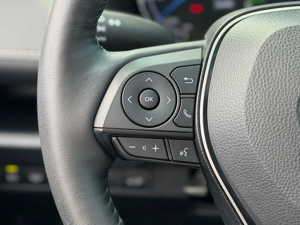 Used 2025 White Toyota XLE image 8