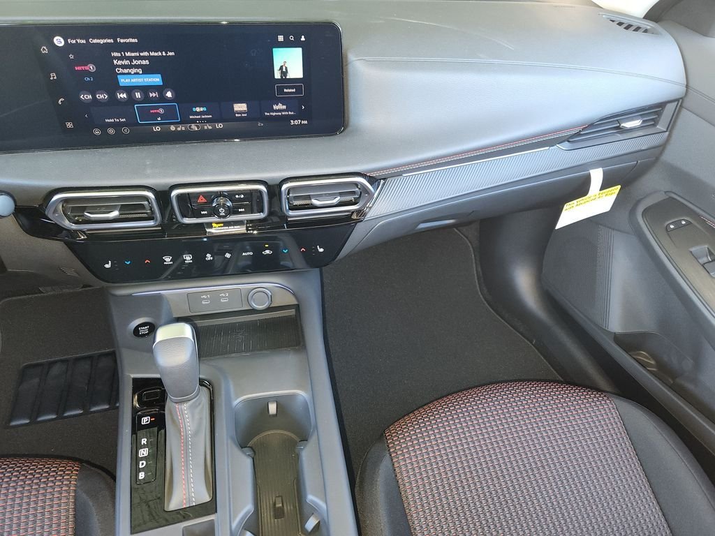 New 2026 Atlantic Gray Metallic / Super Black Two-tone Nissan SR image 13