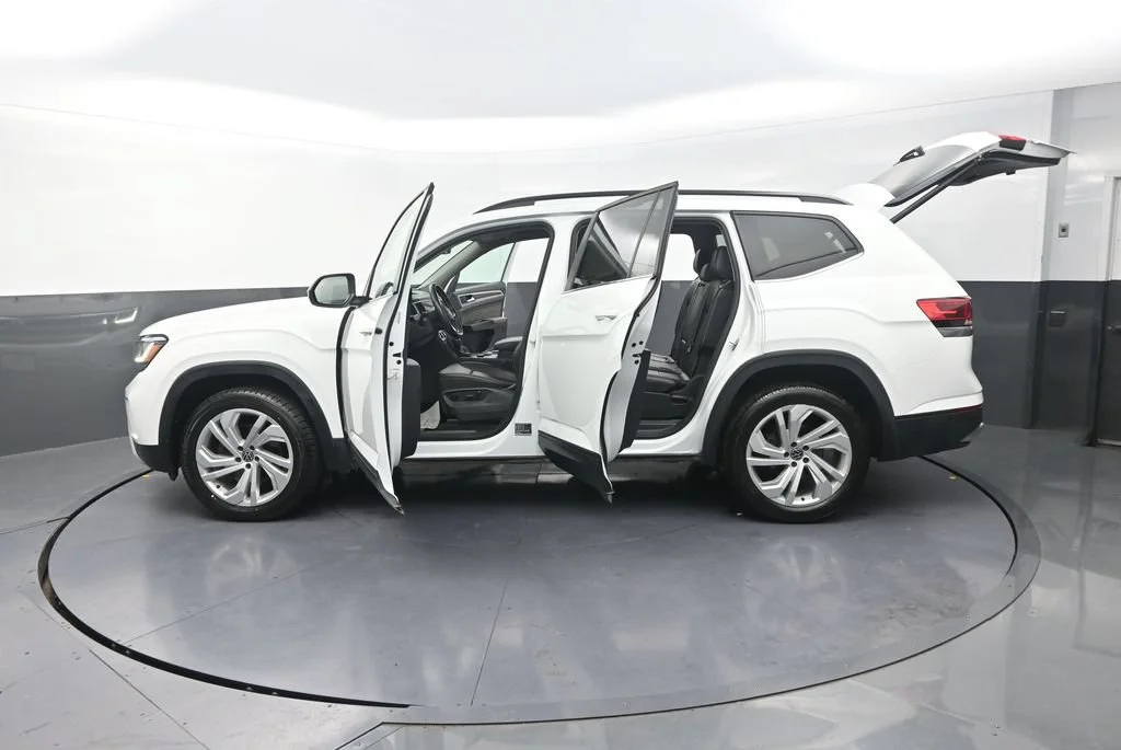 Used 2021 White Volkswagen 3.6L V6 SE w/Technology image 34