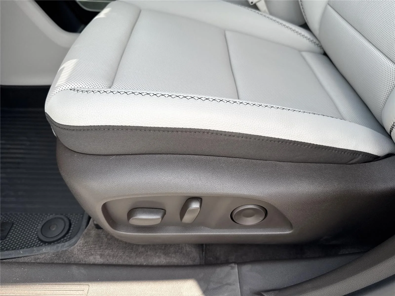 New 2026 Glacier White Tricoat GMC Denali image 36
