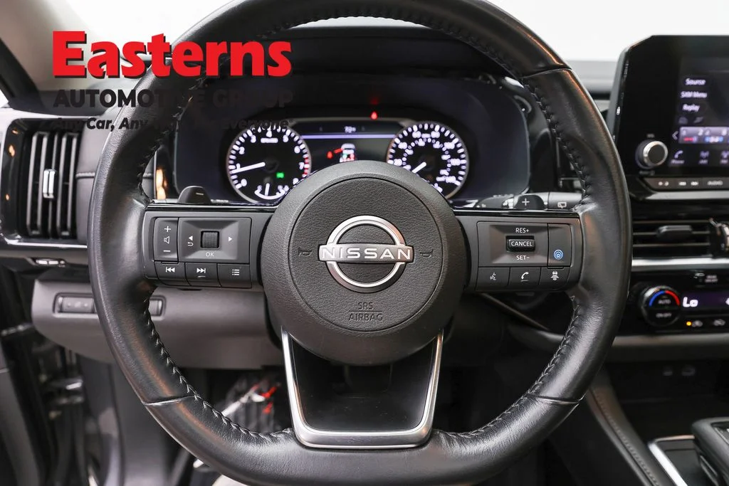 Used 2023 Gray Nissan SV image 10
