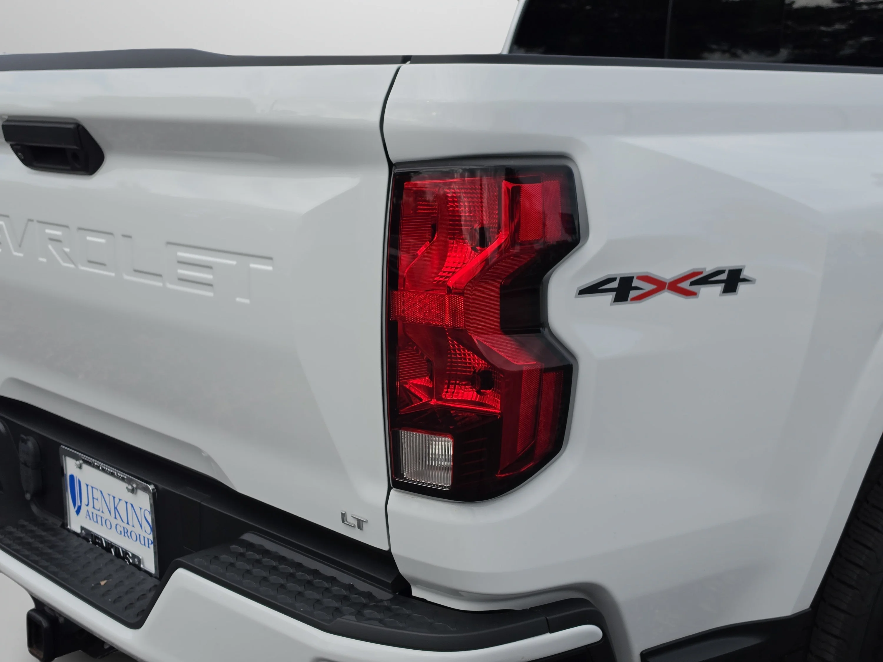 Used 2023 Summit White Chevrolet 4WD LT image 14