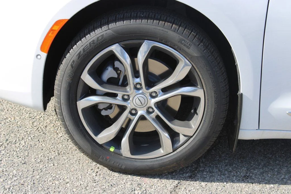 New 2026 Bright White Clear-Coat Exterior Paint Chrysler Pinnacle image 8