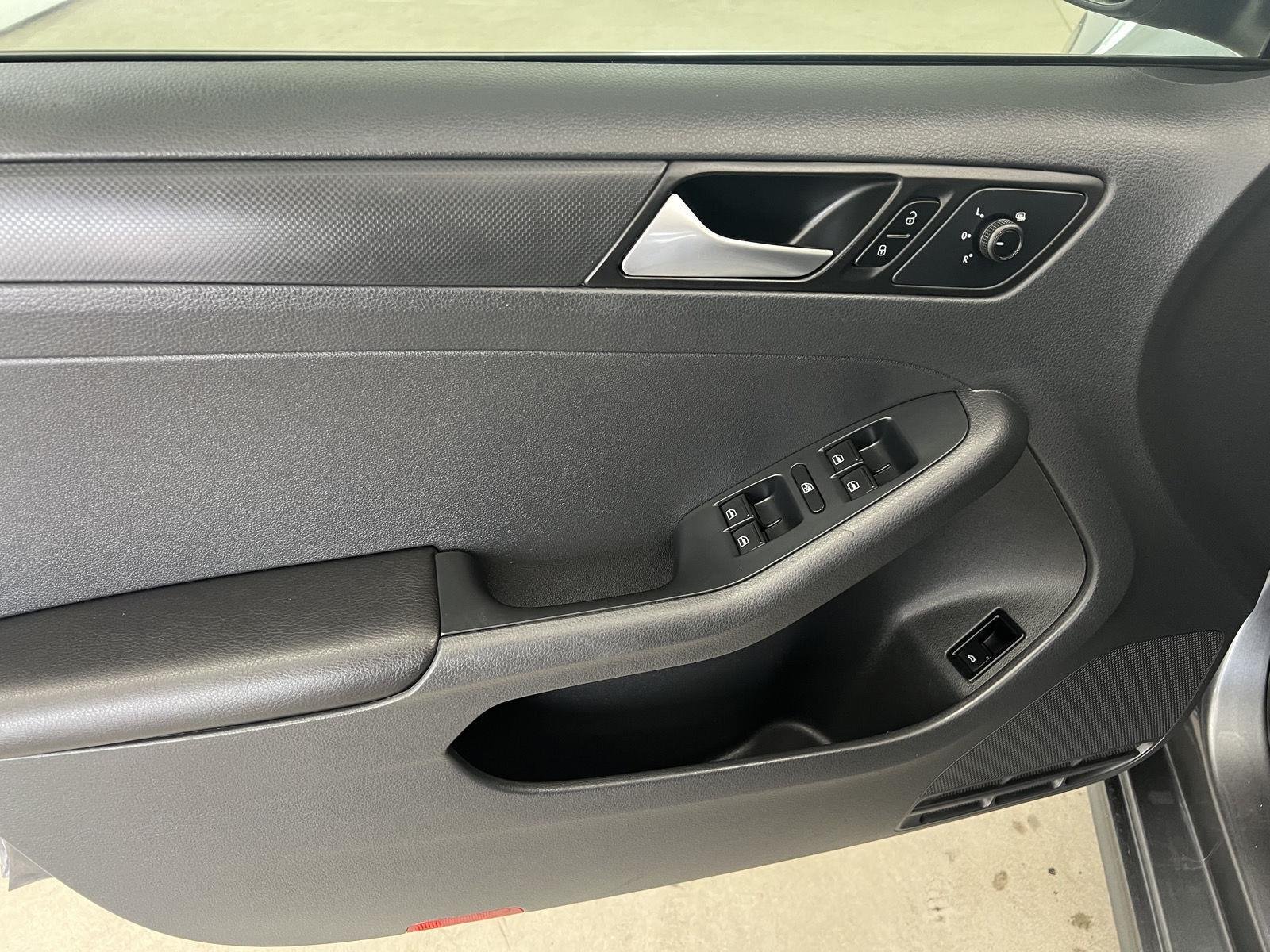 Used 2014 Platinum Gray Metallic Volkswagen S image 12