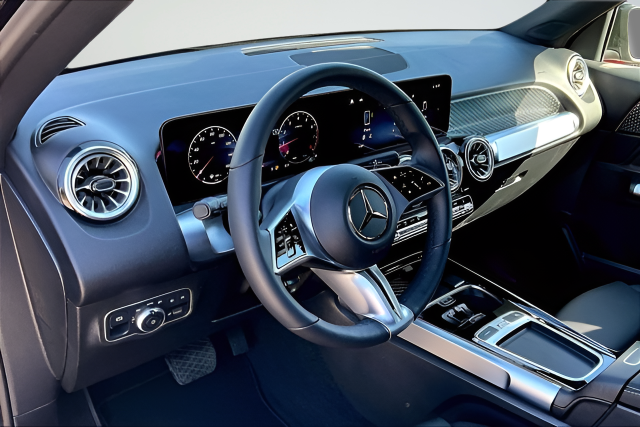Used 2025 Black Mercedes-Benz GLB 250 image 7