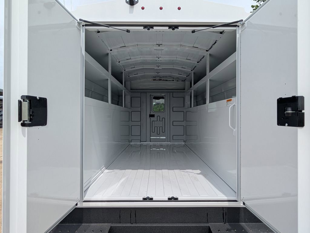 New 2025 Summit White Chevrolet 1WT image 22