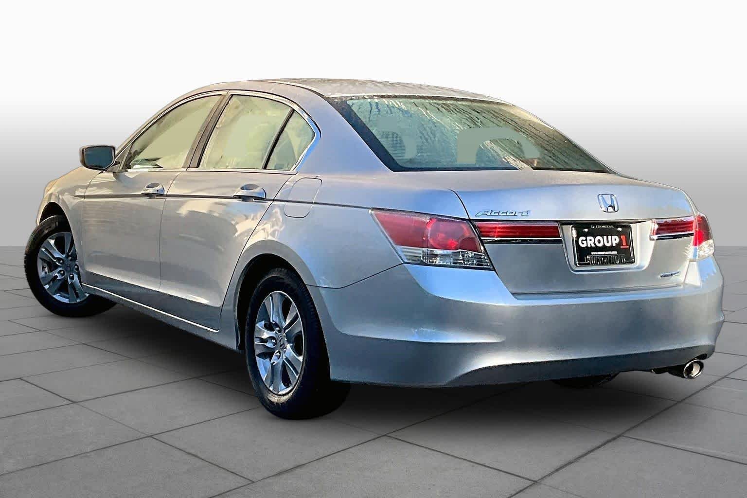 Used 2012 Alabaster Silver Metallic Honda SE image 11