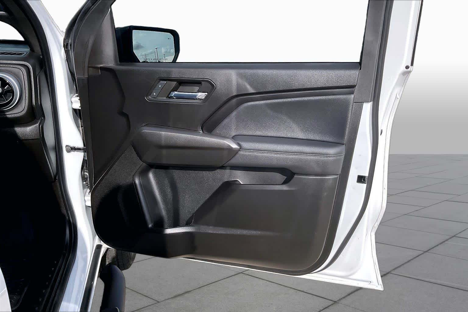Used 2024 Summit White Chevrolet 2WD LT image 22
