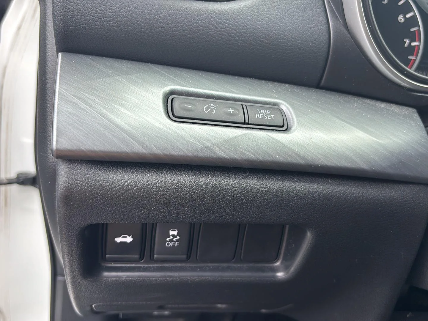 Used 2018 Pearl White Nissan S image 11