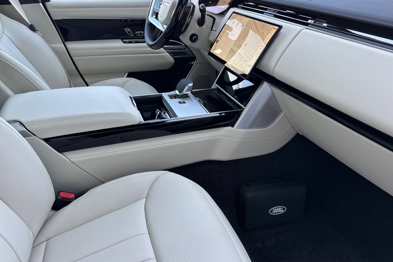 New 2026 Batumi Gold Land Rover SE image 17