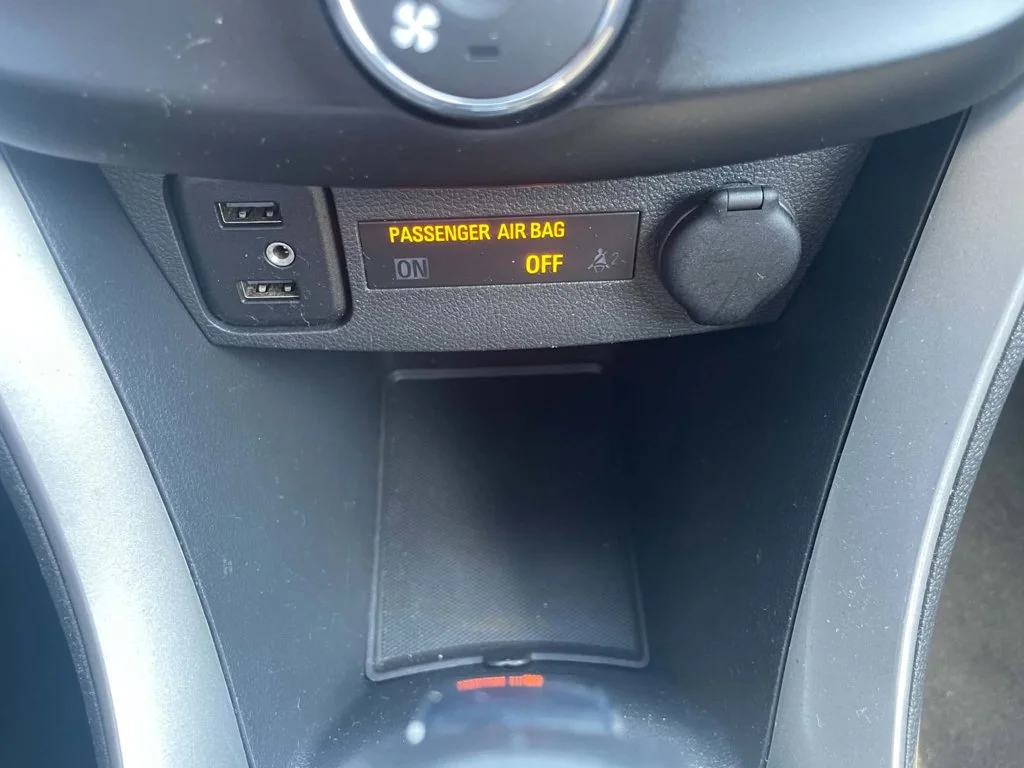 Used 2021 Silver Ice Metallic Chevrolet LT image 19