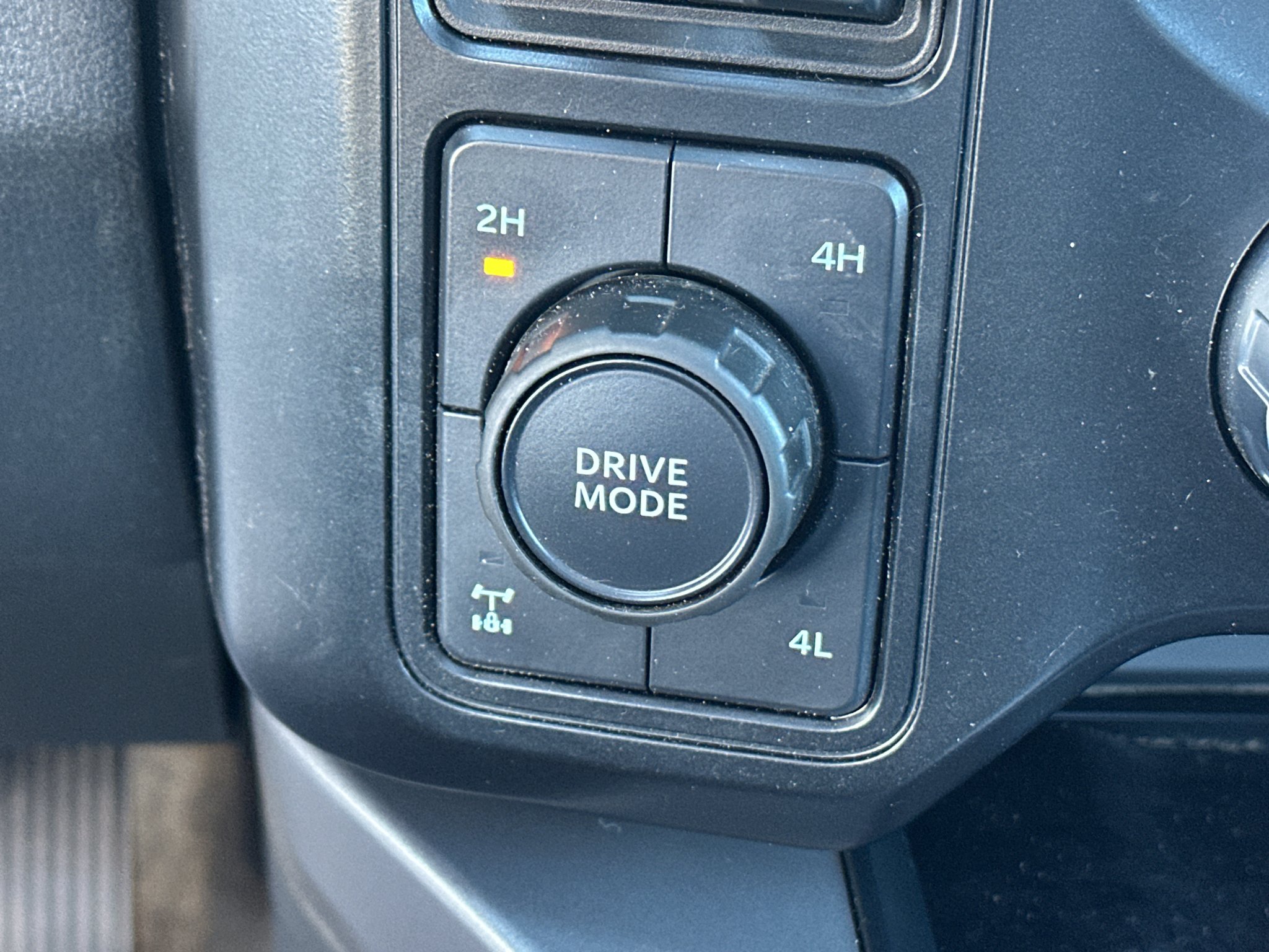 Used 2024 Glacier Gray Ford LARIAT image 29