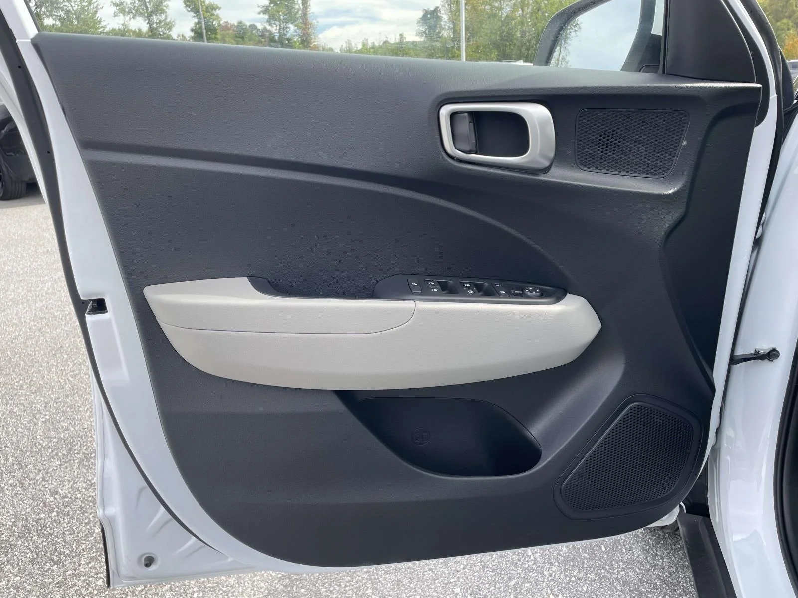 Used 2026 Lunar White Hyundai SEL image 5