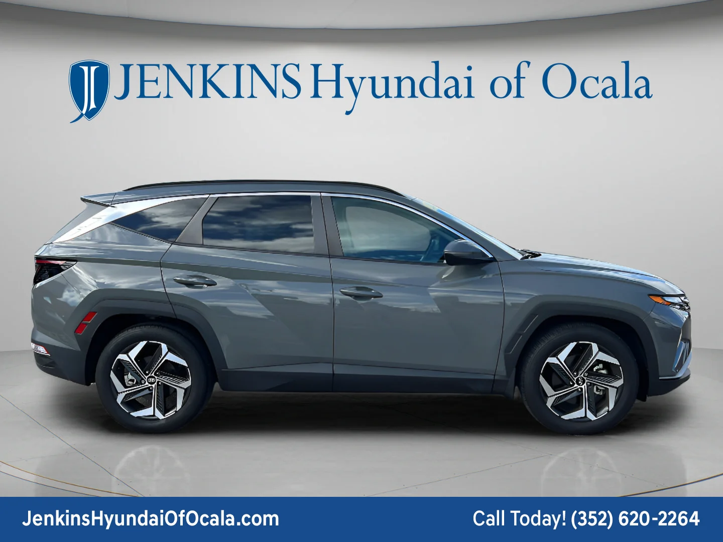 Used 2024 Hampton Gray Hyundai SEL image 2