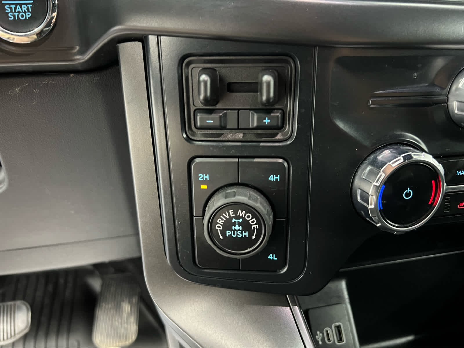 Used 2025 Oxford White Ford Tremor image 4