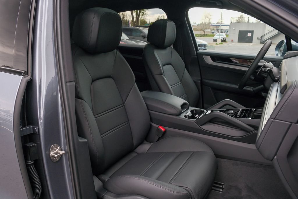 2026 Porsche Cayenne S - Photo 17