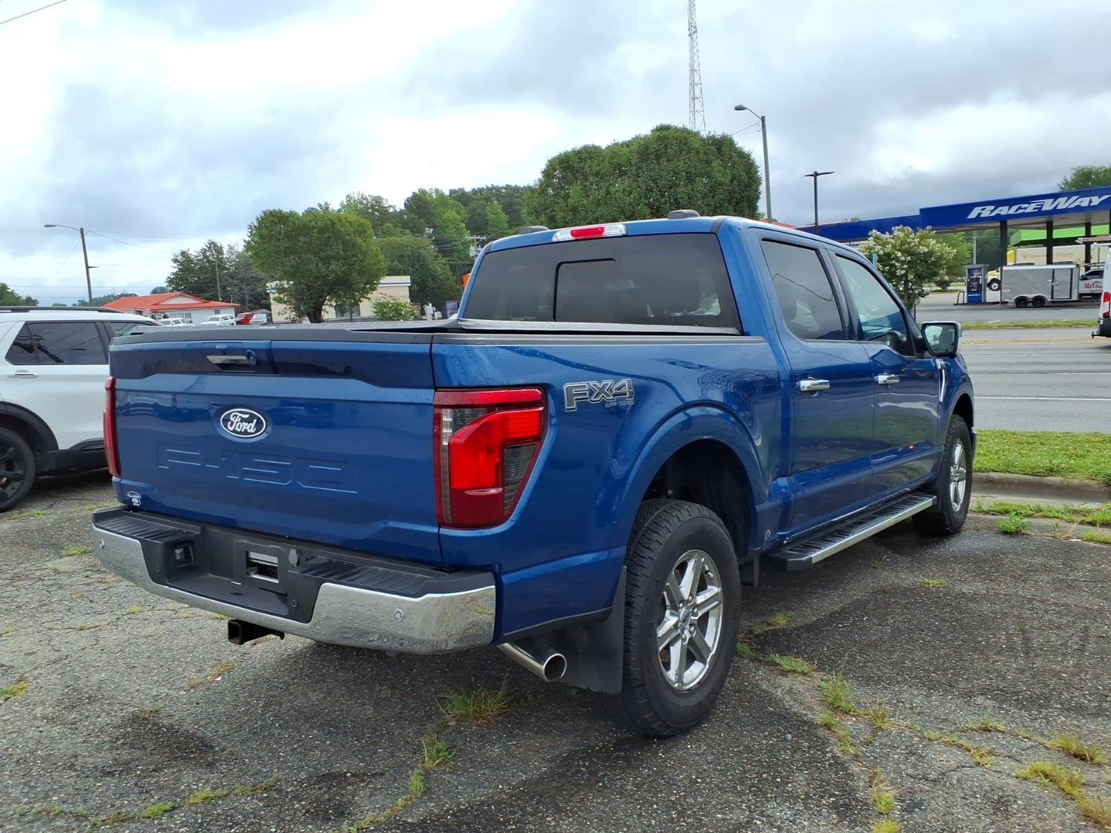 Used 2024 Atlas Blue Metallic Ford XLT image 6