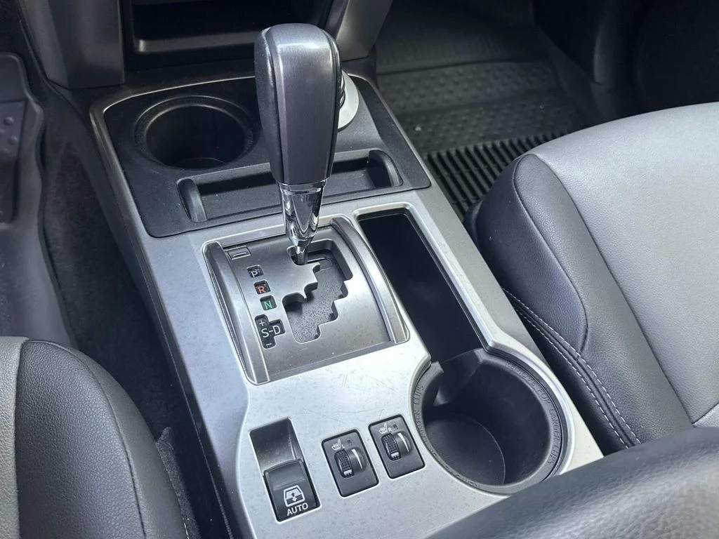 Used 2024  Toyota SR5 Premium image 22