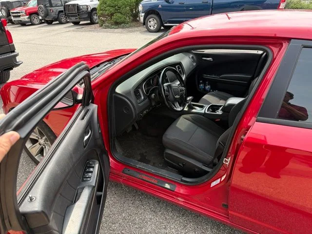 Used 2015 Red Dodge SXT image 9
