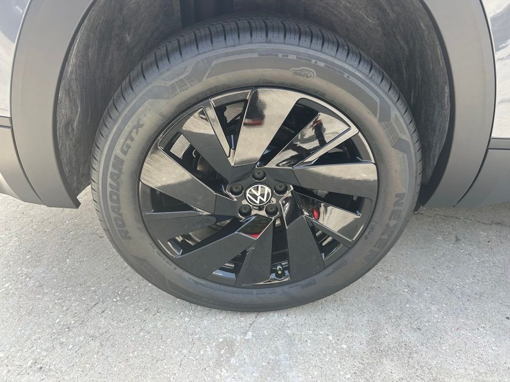 New 2026 Gray Volkswagen SE w/Technology image 24