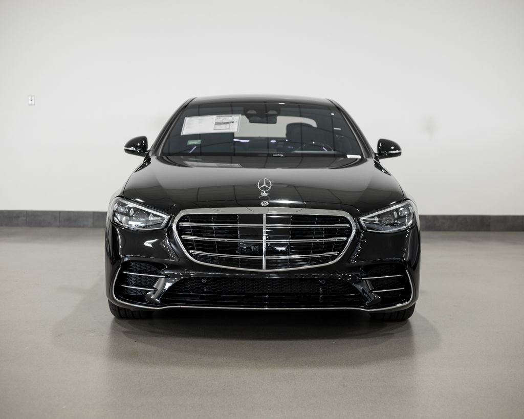 New 2026 Black Mercedes-Benz S 580e image 2