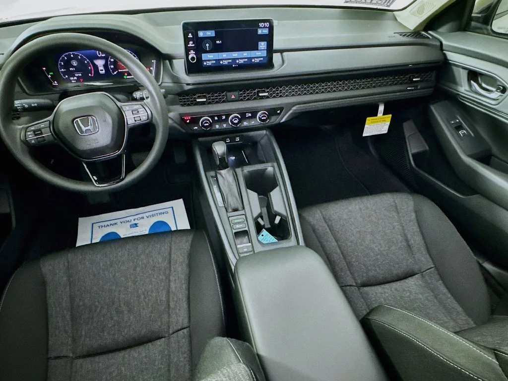 New 2026 Solar Silver Metallic Honda SE image 31