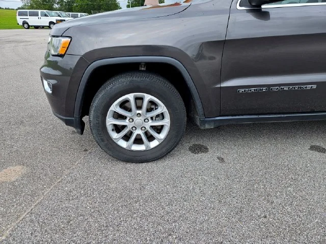 Used 2021 Gray Jeep Laredo E image 27