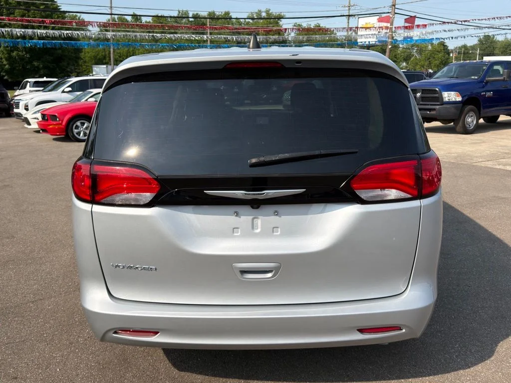 Used 2023 Silver Chrysler LX image 11