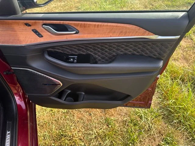 Used 2023 Red Jeep Summit Reserve image 34