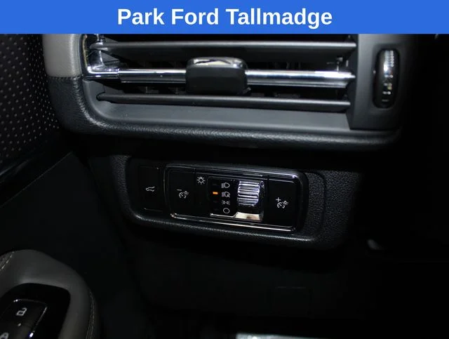 Used 2023 Radiance Metallic Lincoln Standard image 17
