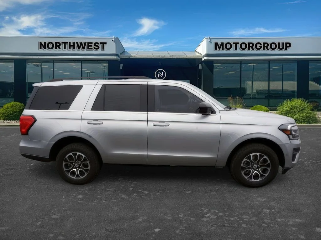 Used 2022 Iconic Silver Metallic Ford XL image 8