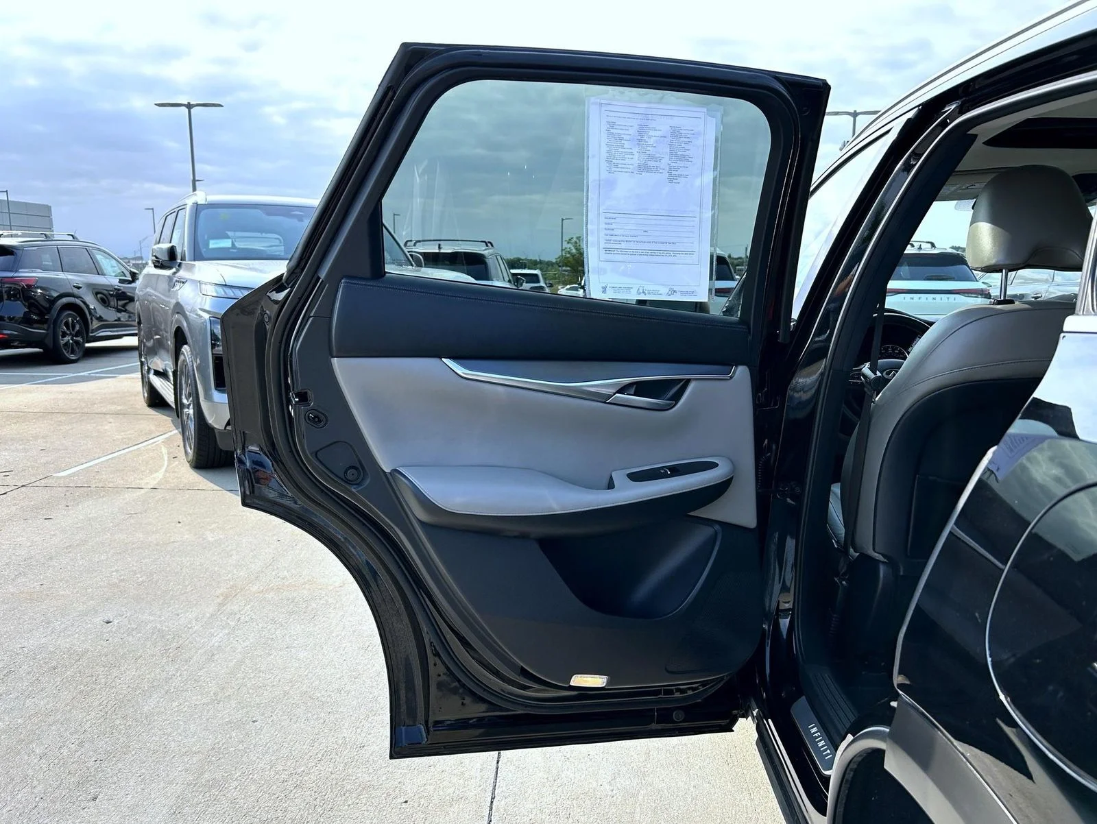 Certified Used 2025 Black INFINITI LUXE image 20