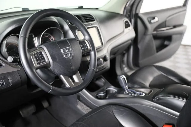 Used 2018 Silver Dodge Crossroad image 11