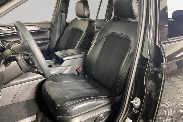 Used 2024 Black Jeep Altitude image 18