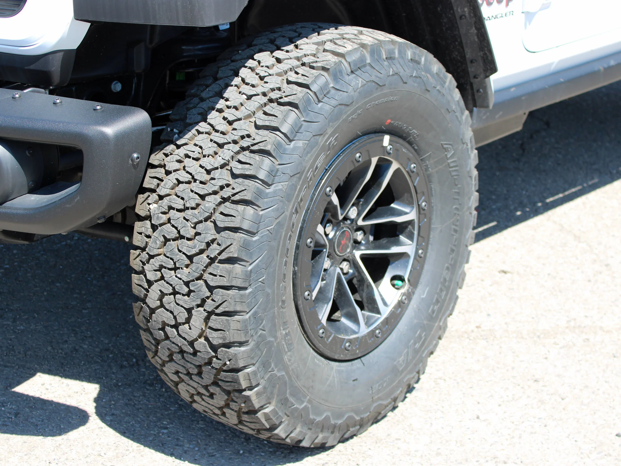 New 2026 White Jeep Rubicon X* 4 Door 4x4, 35 Inch Tires, Steel Bumpers image 2