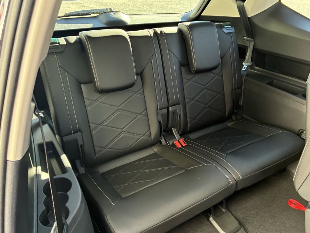 New 2026 Black Volkswagen 2.0T SE w/Technology image 34