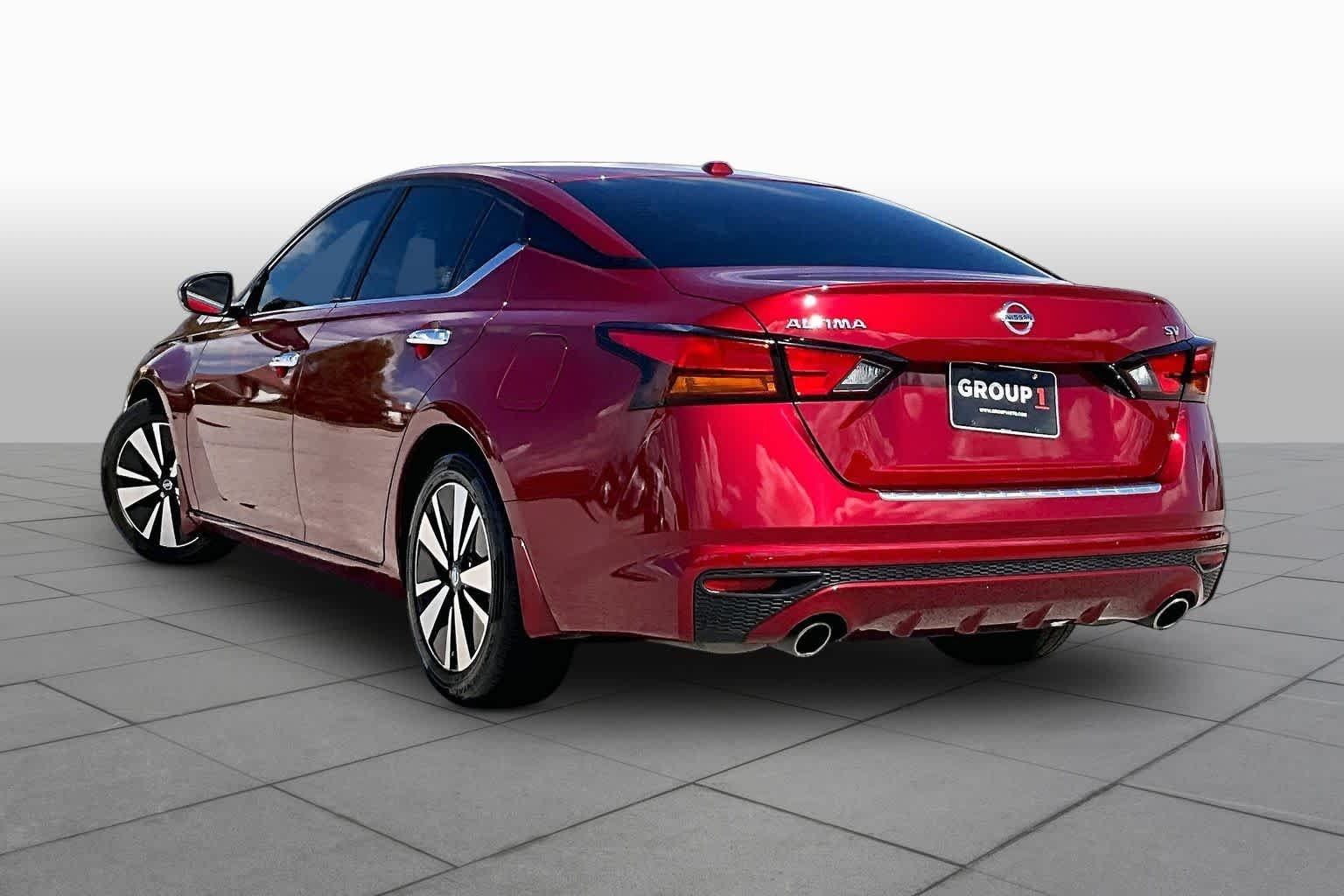 Used 2020 Scarlet Ember Tintcoat Nissan 2.5 SV image 12