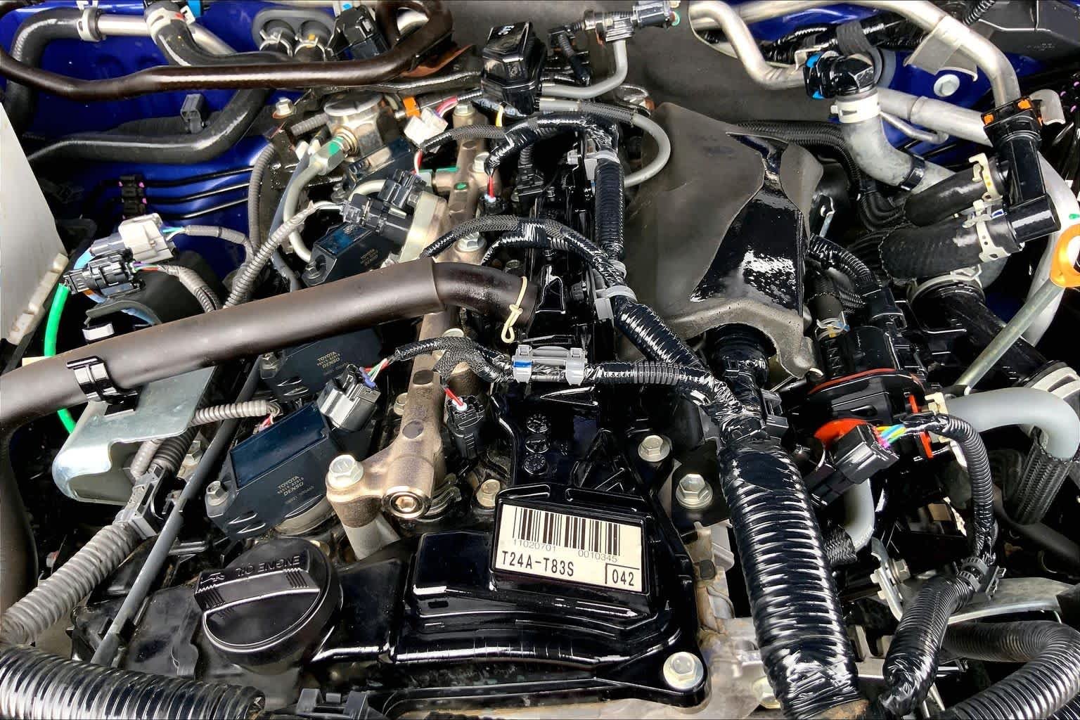 Used 2024 Blue Crush Metallic Toyota SR5 image 32