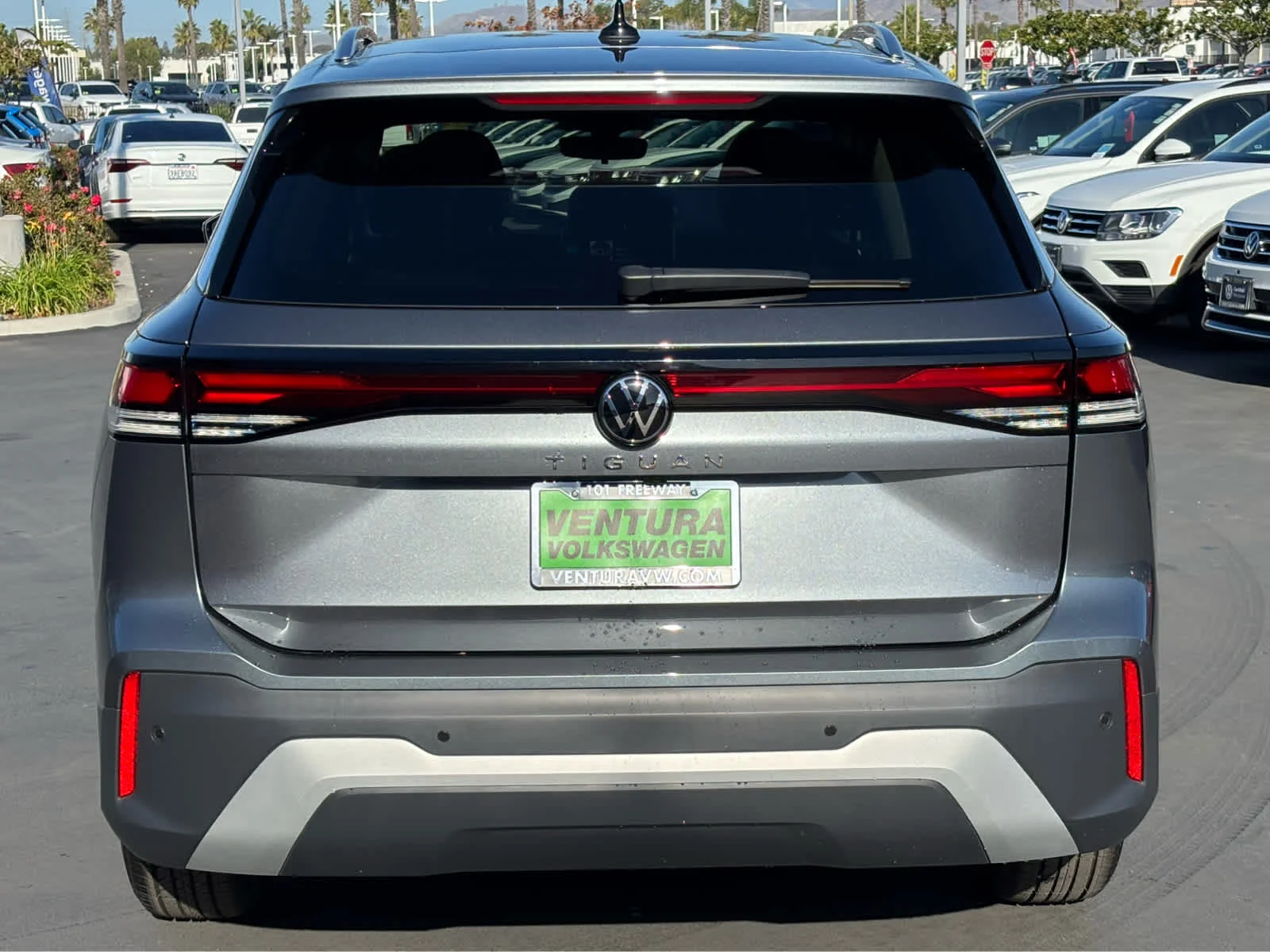 New 2026 PLATINUM GRAY Volkswagen S image 4