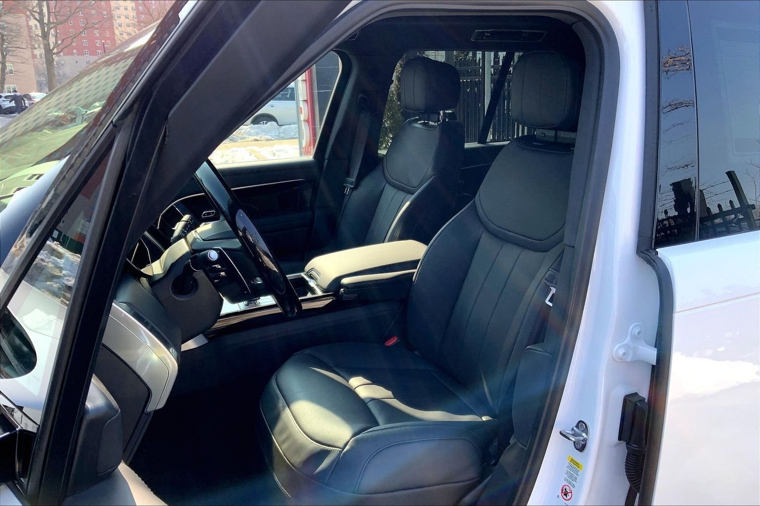 New 2026 Ostuni Pearl White Land Rover SE image 9