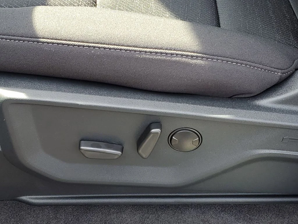New 2026 Carbonized Gray Metallic Ford XLT image 6