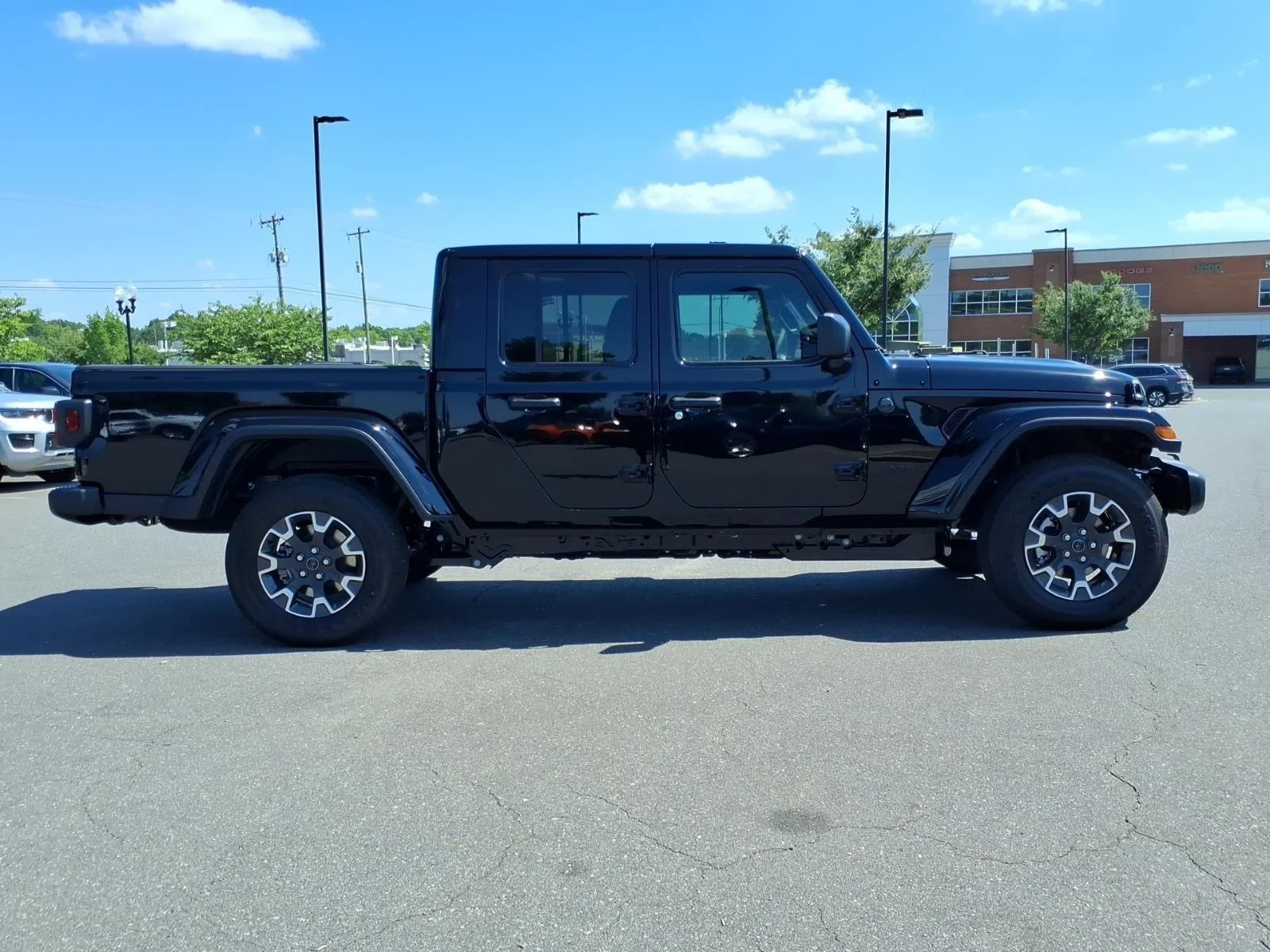 New 2026 Black Clear-Coat Exterior Paint Jeep Sahara image 10