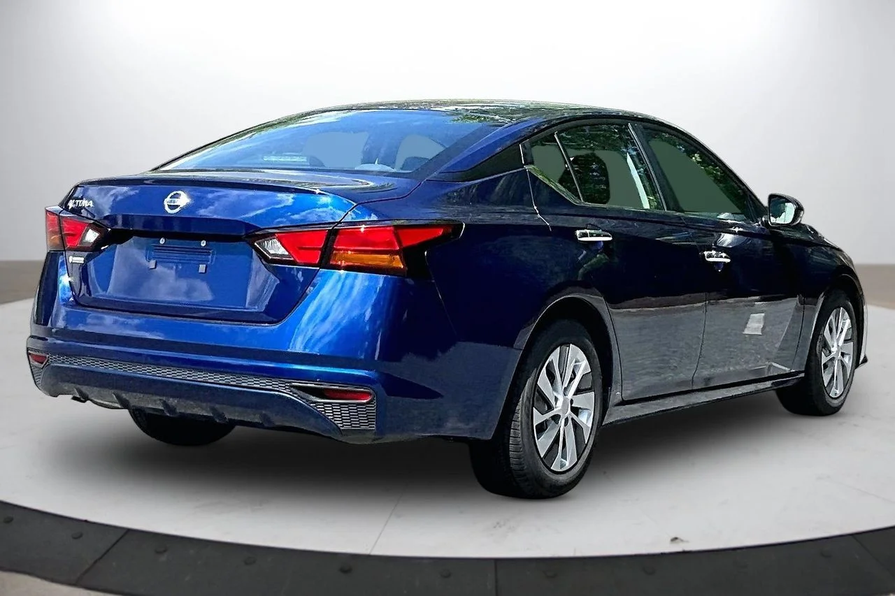 Certified Used 2022 Blue Nissan 2.5 S image 9