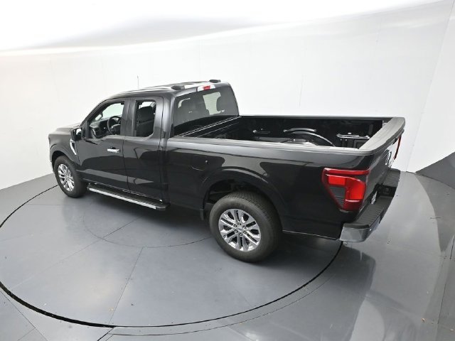 New 2026 Agate Black Metallic Ford XLT image 41