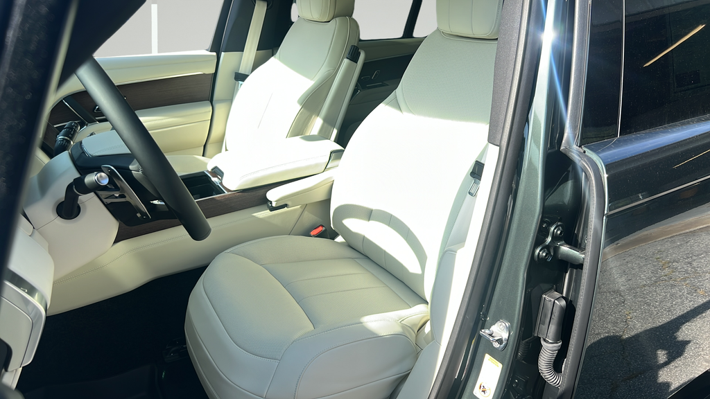 New 2026 Green Land Rover SE 7 Seats image 13