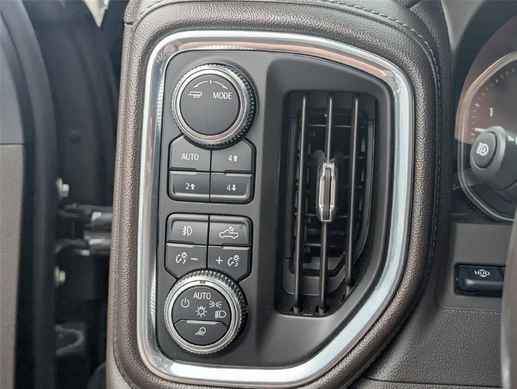 Used 2020 CARBON BLACK METALLIC GMC Denali image 19